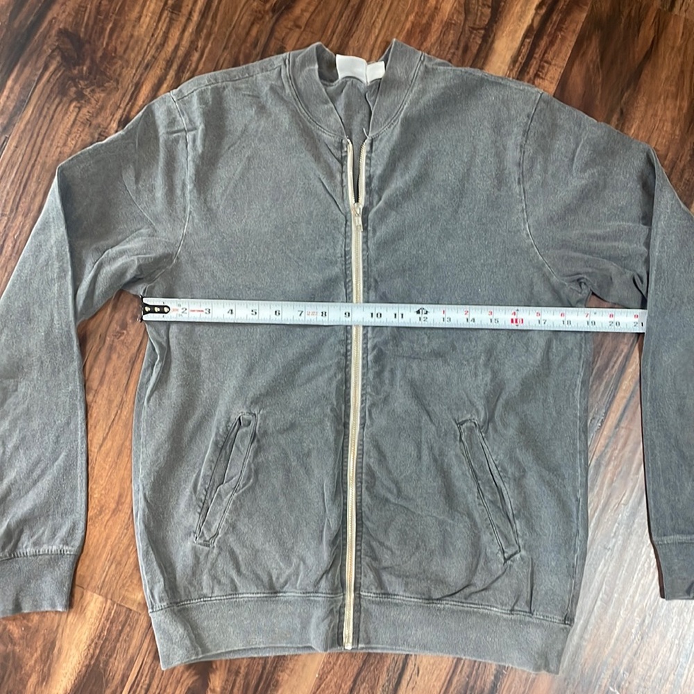 Men’s American Apparel Gray lightweight zip-up-Medium
